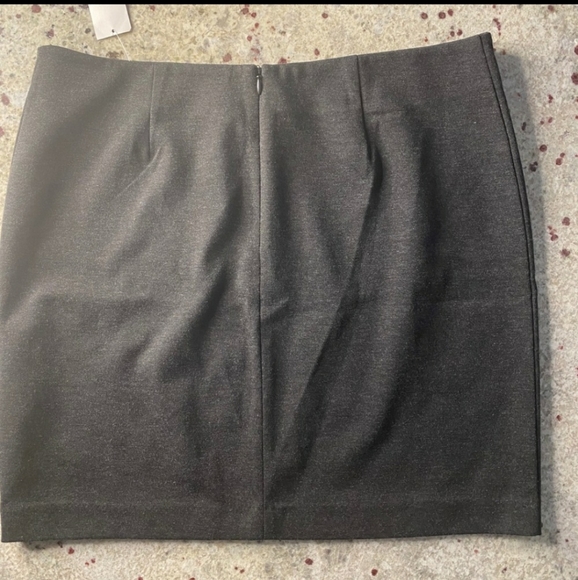 New York & Company Dresses & Skirts - NWT Women's New York & Company Fitted Skirt